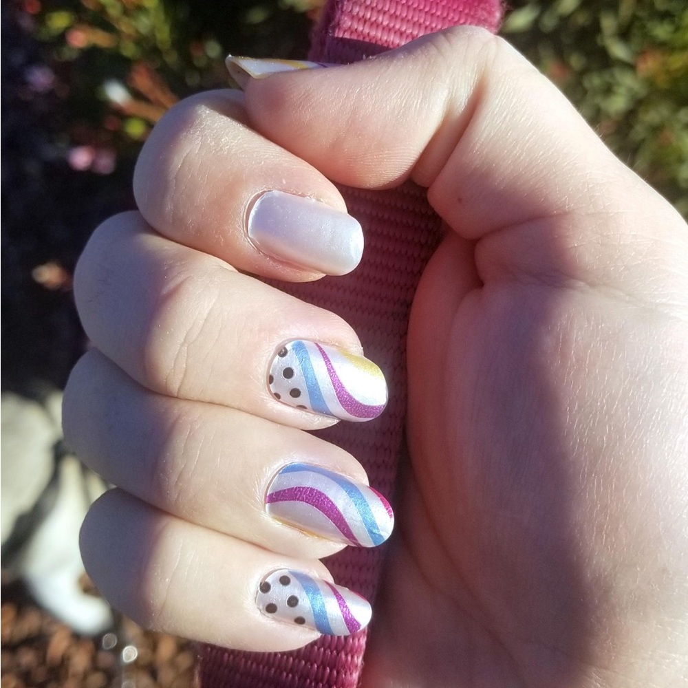 *Retired* Color Street: Cool Beans | 80s Retro Waves Polka Dots White Blue Pink - Picture 10 of 11